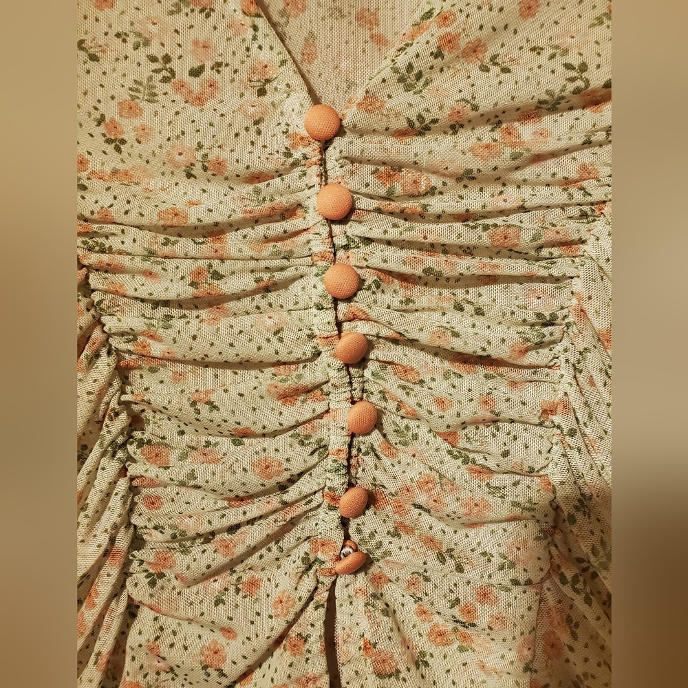 Sheer Rouched Floral Top - Picture 2 of 3